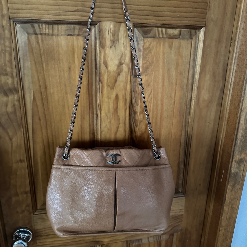 CHANEL Pebbled Leather Shoulder Bag- great condition Orig Price $4,300 - Picture 14 of 14